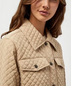 Minus Manteau Court Sand Femme -SOLDES D'ÉTÉ - Minus Fashion 0b64e9220530463aa65301d14e282d2f