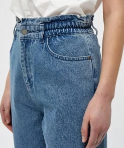 Minus Femme DINA Jean Boyfriend Light Denim 11 Minus Femme DINA Jean Boyfriend Light Denim -SOLDES D'ÉTÉ - Minus Fashion 0f35f712dc6f432db67d5758483f0971