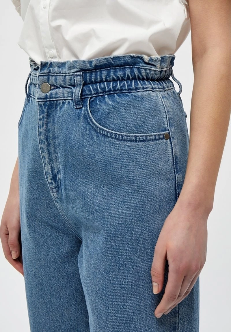 Minus Femme DINA Jean Boyfriend Light Denim 6 Minus Femme DINA Jean Boyfriend Light Denim – Image 4