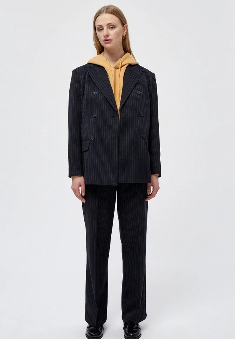 Minus EMBRY Blazer Black Pinstriped Femme 4 Minus EMBRY Blazer Black Pinstriped Femme – Image 2