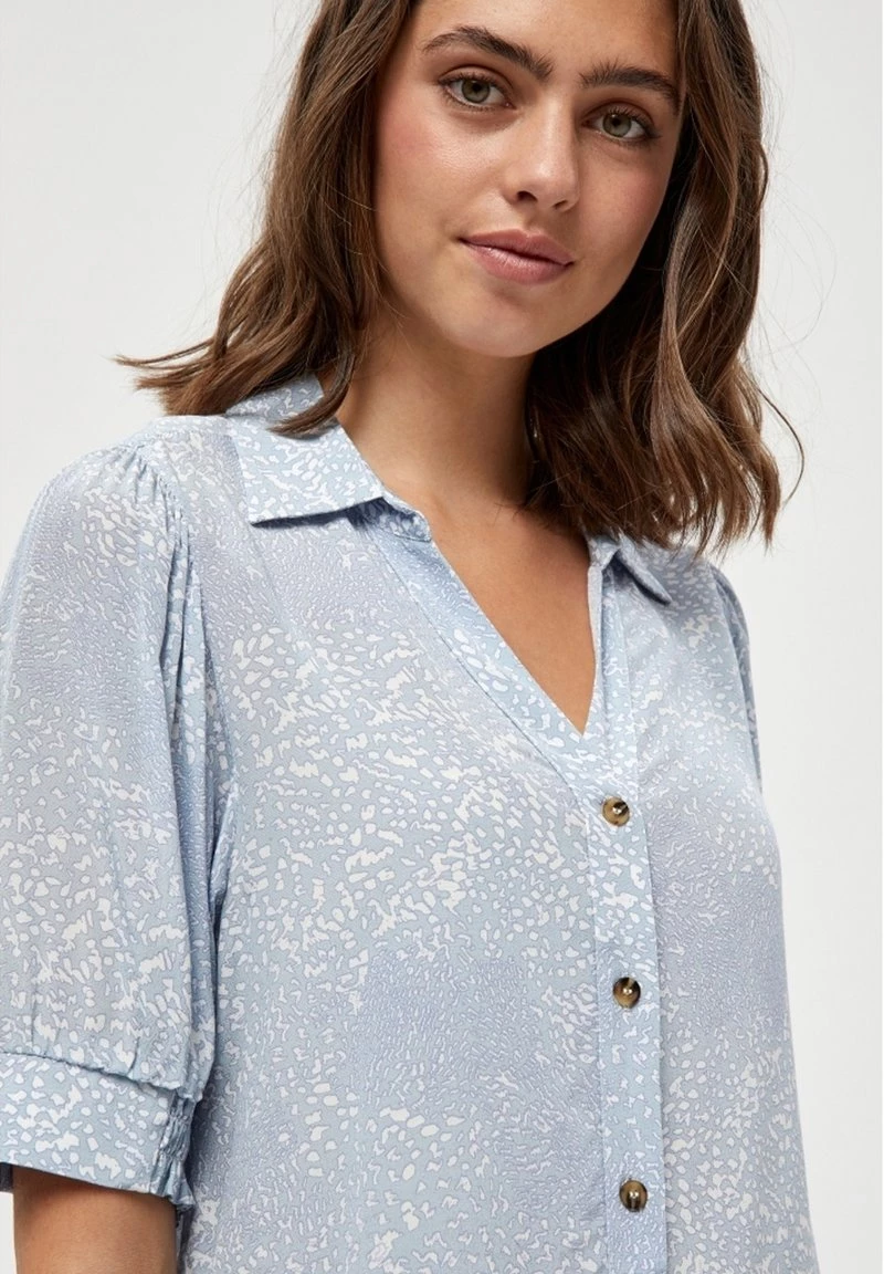 Minus Femme TAJA Chemisier Ibiza Graphic Print 6 Minus Femme TAJA Chemisier Ibiza Graphic Print – Image 4