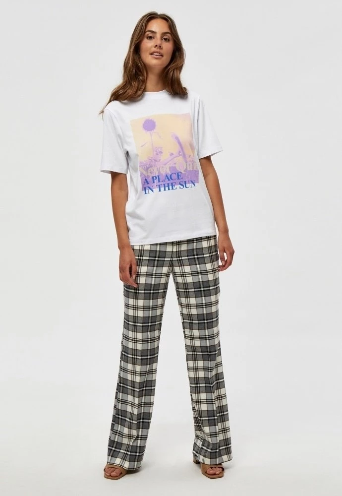 Minus Femme FAMY TEE T Shirt Imprimé White 4 Minus Femme FAMY TEE T Shirt Imprimé White – Image 2