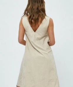 Minus SAVIA Robe De Jour Sand Stripes Femme -SOLDES D'ÉTÉ - Minus Fashion 17d07e67660548c0aeb7c4f753638928