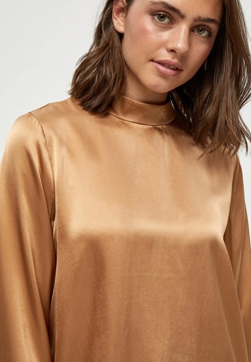 Minus Femme JUSTINE T Shirt à Manches Longues Almond 6 Minus Femme JUSTINE T Shirt à Manches Longues Almond – Image 4