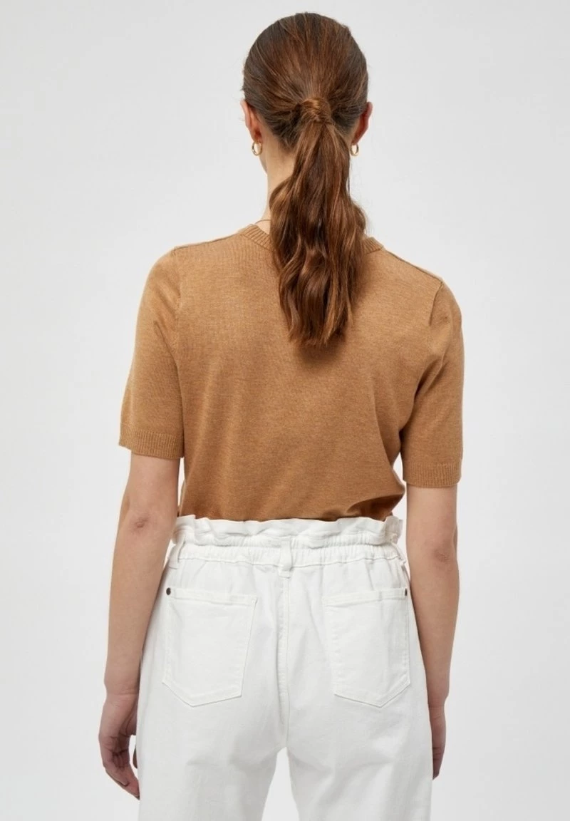 Minus Femme PAMELA T Shirt Basique Almond Melange 5 Minus Femme PAMELA T Shirt Basique Almond Melange – Image 3