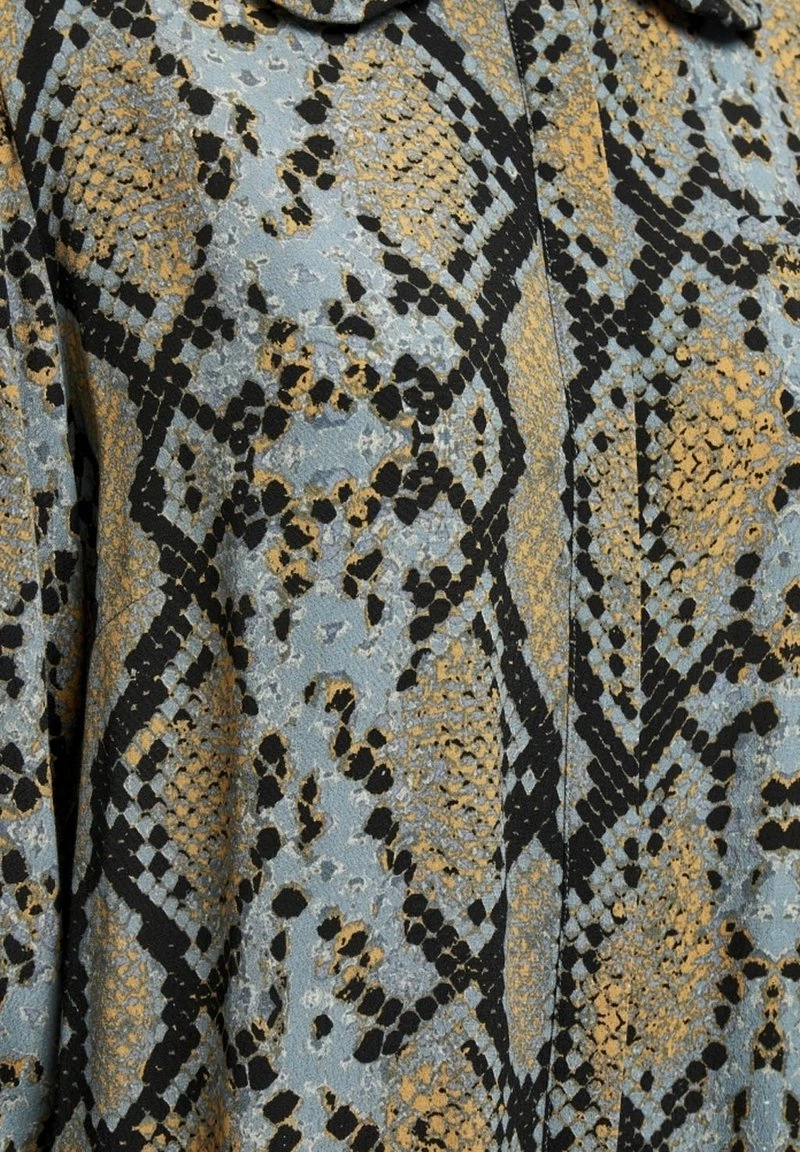 Minus Femme ALYX Chemisier Misty Blue Snake Print 8 Minus Femme ALYX Chemisier Misty Blue Snake Print – Image 6