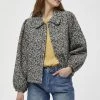 Minus Veste Mi Saison Misty Blue Flower Print Femme -SOLDES D'ÉTÉ - Minus Fashion 33d7cd42f1d1478288baf8370d028617