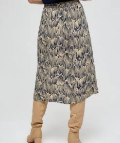 Minus Femme ZENDY Jupe Trapèze Straw Print 9 Minus Femme ZENDY Jupe Trapèze Straw Print -SOLDES D'ÉTÉ - Minus Fashion 3ddb56ff8ec9423f96f466fc4517759c