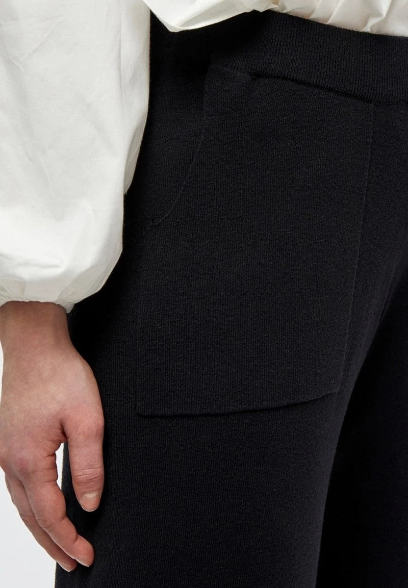 Minus Femme LUPI Pantalon De Survêtement Black 6 Minus Femme LUPI Pantalon De Survêtement Black – Image 4