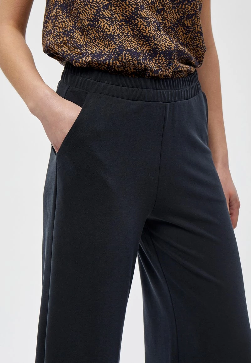 Minus Femme Pantalon Classique Black 6 Minus Femme Pantalon Classique Black – Image 4