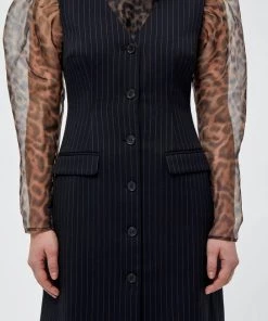 Minus Femme EMBRY SPENCER Robe De Jour Black Pinstriped -SOLDES D'ÉTÉ - Minus Fashion 4155011aaa5943d7bb882a09b2d7b7d9