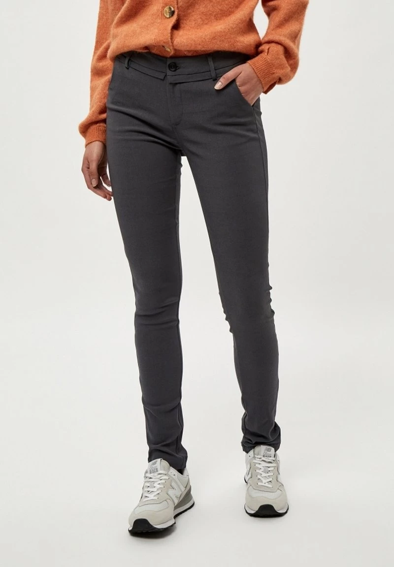 Minus Femme CARMA Chino Dark Grey 3 Minus Femme CARMA Chino Dark Grey