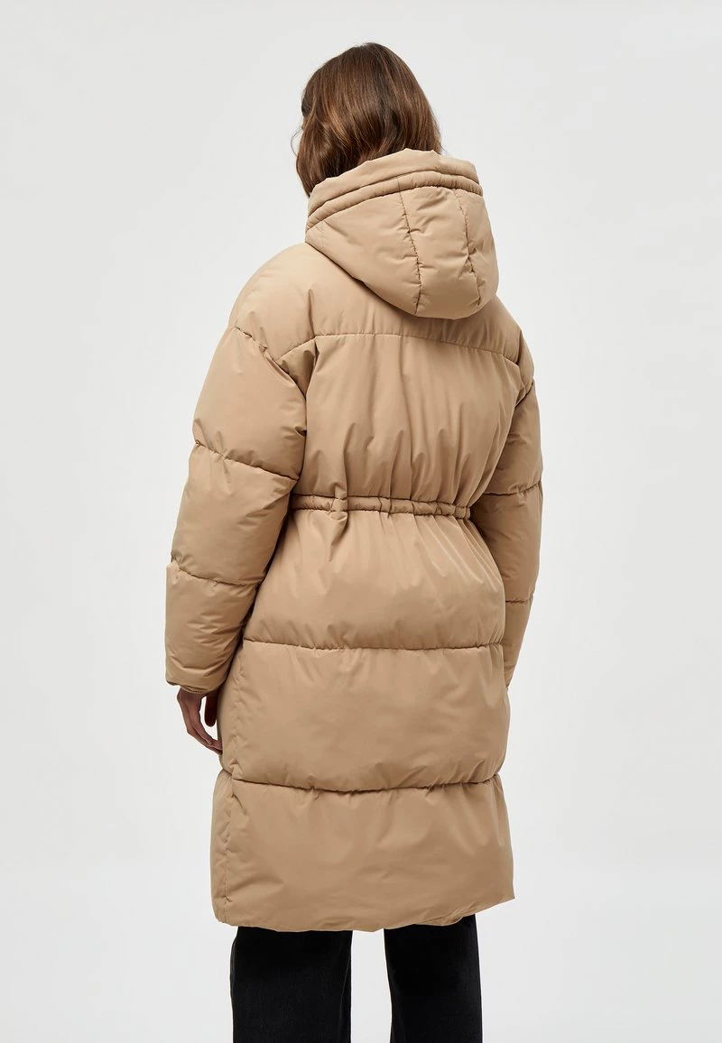 Minus Femme ALEXANDRA LONG Veste D'hiver Sand 4 Minus Femme ALEXANDRA LONG Veste D'hiver Sand – Image 3