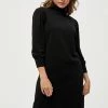 Minus Femme Robe Pull Black 1 Minus Femme Robe Pull Black -SOLDES D'ÉTÉ - Minus Fashion 4f31a9a25c16453e8ecaf91f8521c286