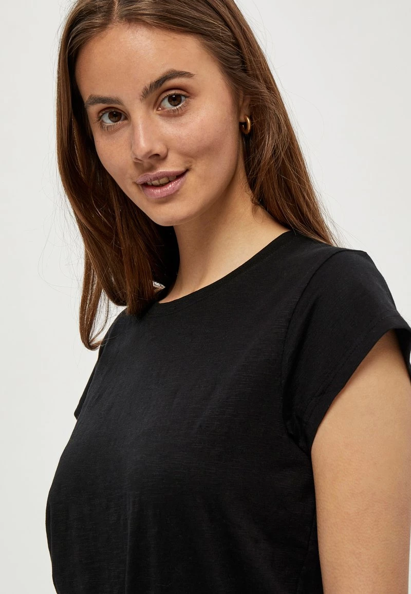 Minus Femme LETI T Shirt Basique Black 6 Minus Femme LETI T Shirt Basique Black – Image 4