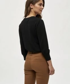 Minus Femme MERSIN Pullover Black 8 Minus Femme MERSIN Pullover Black -SOLDES D'ÉTÉ - Minus Fashion 58f2b22bce8d42ddaa18779d9d9ba855