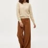 Minus NAGINA Chino Rustic Brown Femme