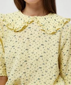 Minus Femme EMMA Blouse Corn Butter Flower Print -SOLDES D'ÉTÉ - Minus Fashion 63cf6182209b4c7d8bd098e8cc0e3f72