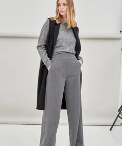 Minus CATALINA Veste Sans Manches Black Femme -SOLDES D'ÉTÉ - Minus Fashion 6dbc96e06c434c3f88641cefd4a869ea