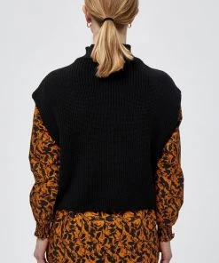 Minus Femme T Shirt Imprimé Black -SOLDES D'ÉTÉ - Minus Fashion 6de9eeaaead849b298619057710f6287