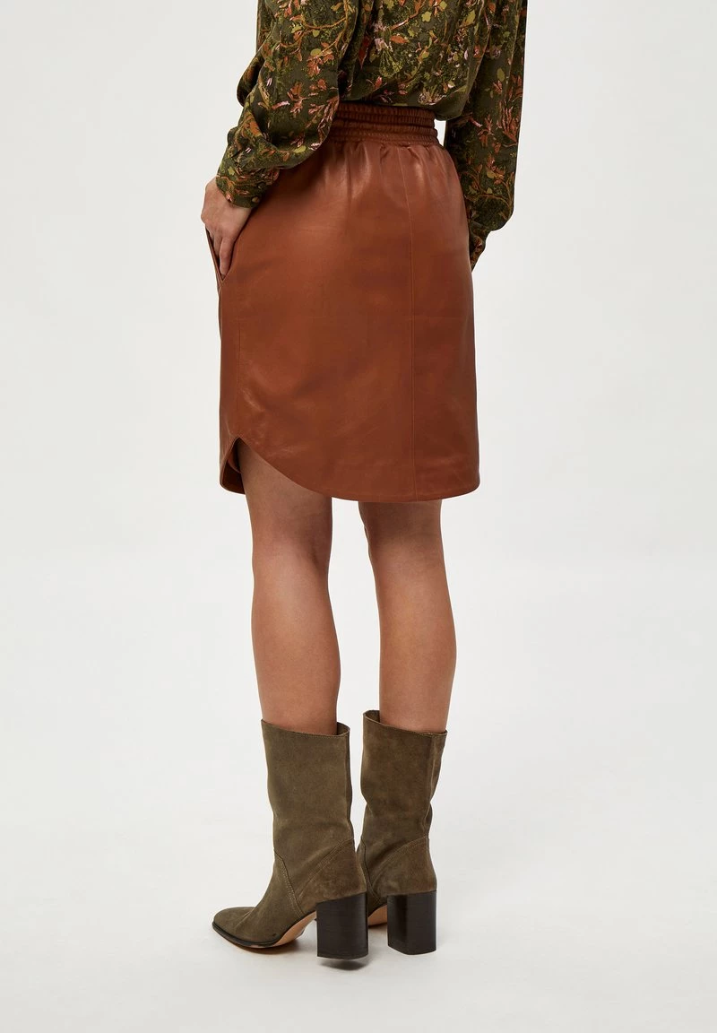 Minus Jupe En Cuir Cognac Femme 5 Minus Jupe En Cuir Cognac Femme – Image 3