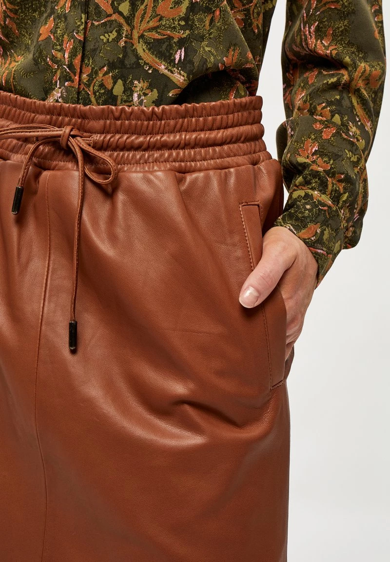 Minus Jupe En Cuir Cognac Femme 6 Minus Jupe En Cuir Cognac Femme – Image 4