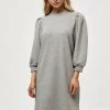 Minus MIKA Robe De Jour Light Grey Melange Femme -SOLDES D'ÉTÉ - Minus Fashion 77ef568000774f66a9cc31ac65e0b155