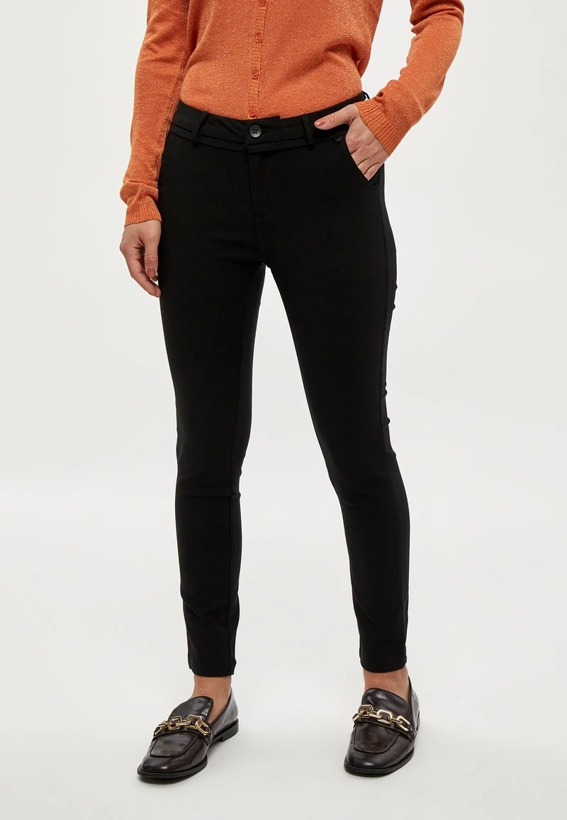 Minus Femme CARMA Chino Black 3 Minus Femme CARMA Chino Black
