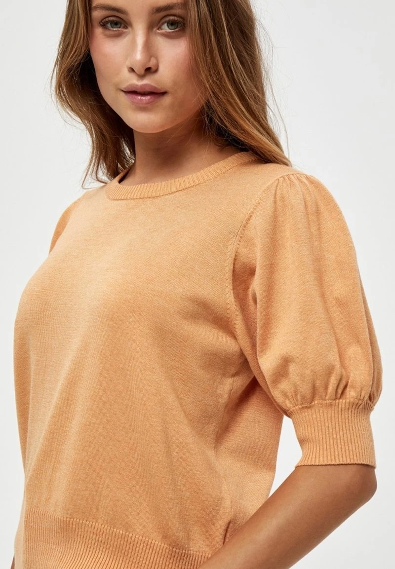 Minus Femme LIVA T Shirt Basique Apricot Tan Melange 6 Minus Femme LIVA T Shirt Basique Apricot Tan Melange – Image 4