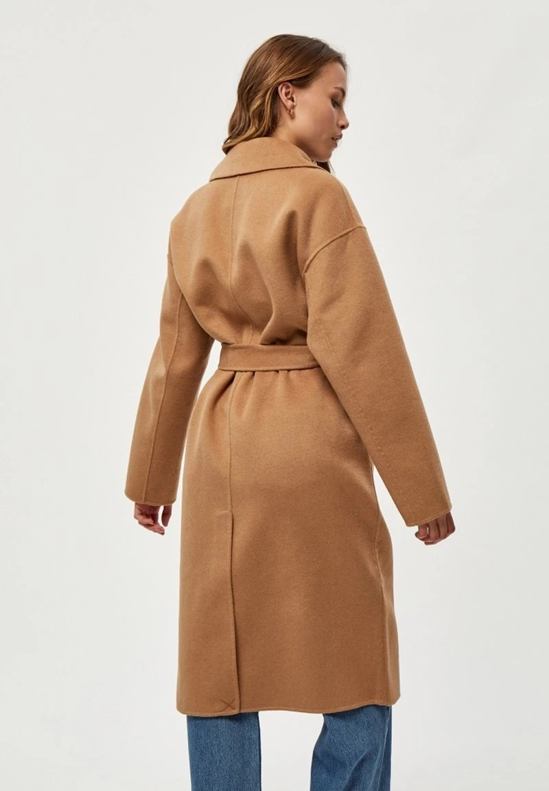 Minus Femme Manteau Classique Camel 5 Minus Femme Manteau Classique Camel – Image 3