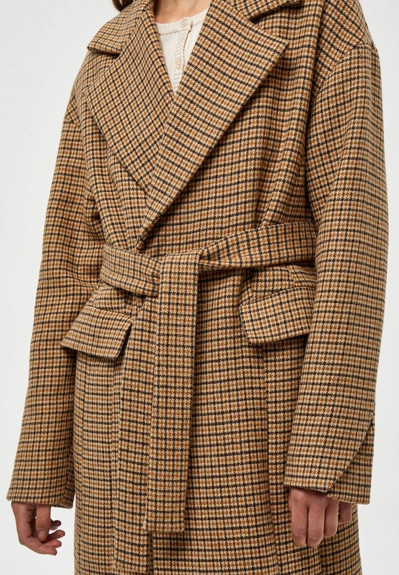Minus AVITA Manteau Classique Rustic Brown Checked Femme 6 Minus AVITA Manteau Classique Rustic Brown Checked Femme – Image 4