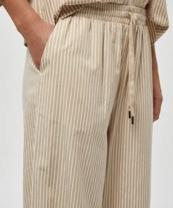 Minus SAVIA Pantalon Classique Sand Stripes Femme -SOLDES D'ÉTÉ - Minus Fashion 88d8773541194807bdeba2b01af0ee65