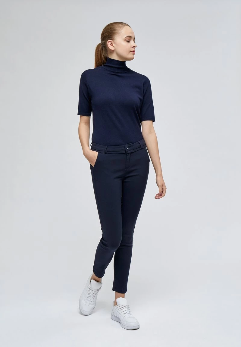 Minus Femme CARMA Chino Black Iris 4 Minus Femme CARMA Chino Black Iris – Image 2