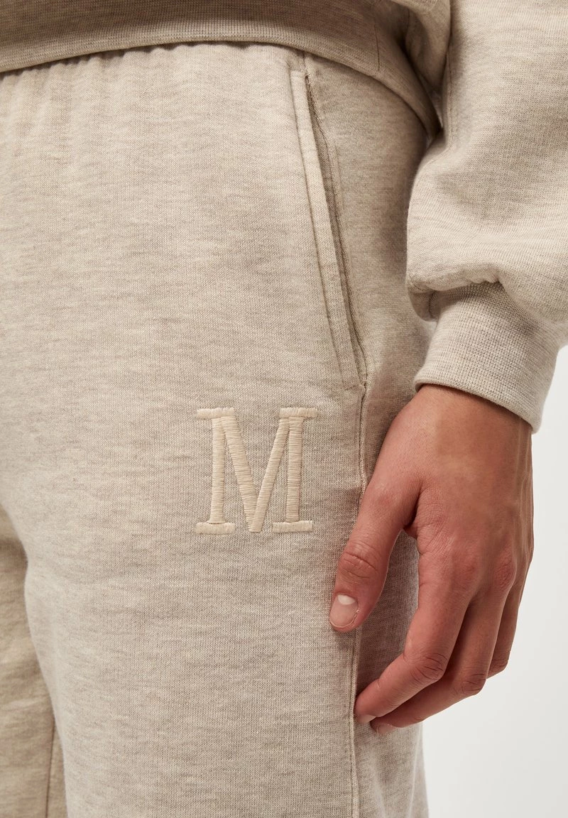 Minus Femme Pantalon De Survêtement Sand 6 Minus Femme Pantalon De Survêtement Sand – Image 4