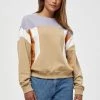 Minus Femme Sweatshirt Warm Sand -SOLDES D'ÉTÉ - Minus Fashion 8f78ea30731349bcbc144561d9267b90
