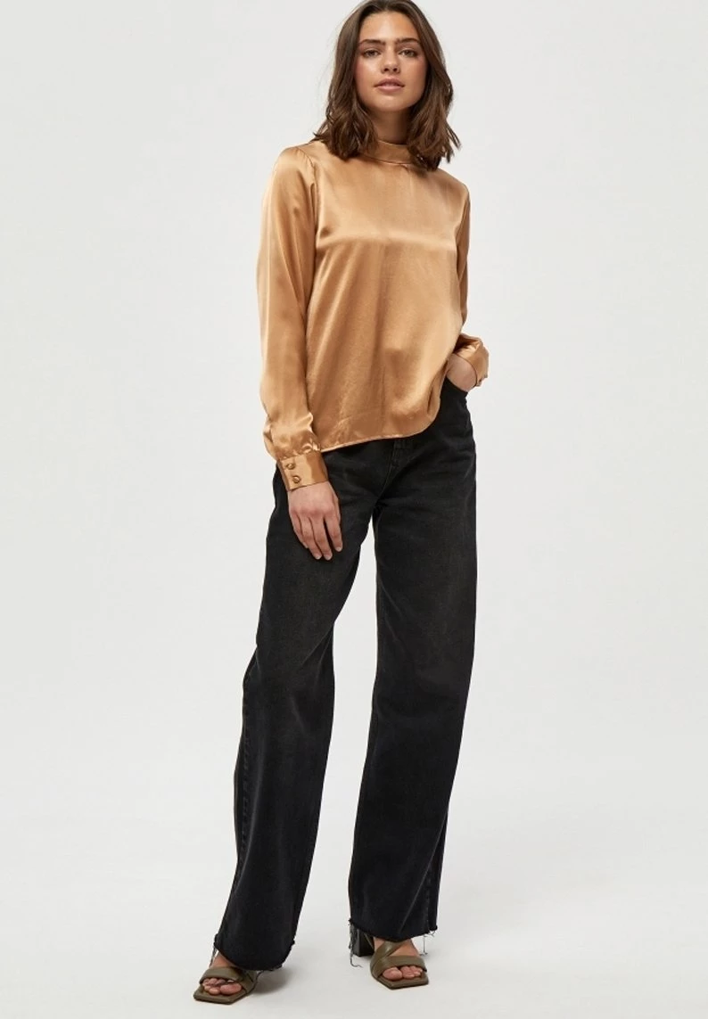 Minus Femme JUSTINE T Shirt à Manches Longues Almond 4 Minus Femme JUSTINE T Shirt à Manches Longues Almond – Image 2