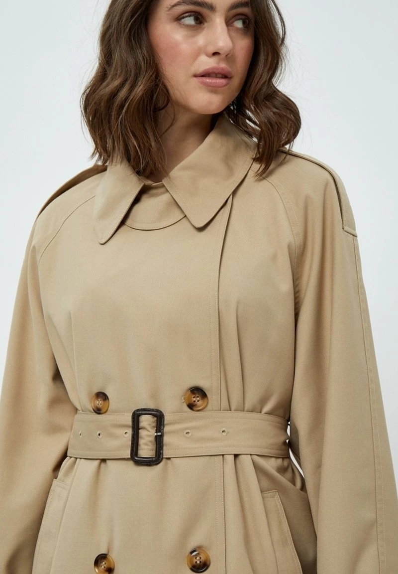 Minus HORIZON Trench Sand Femme 7 Minus HORIZON Trench Sand Femme – Image 5