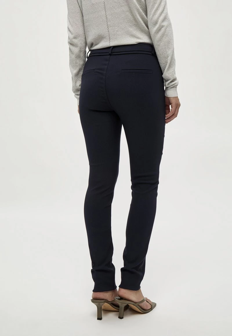 Minus Femme CARMA Pantalon Classique Black Iris 5 Minus Femme CARMA Pantalon Classique Black Iris – Image 3