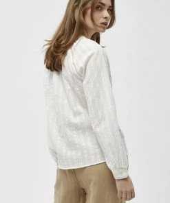 Minus Femme BELLA Blouse Cloud Dancer 9 Minus Femme BELLA Blouse Cloud Dancer -SOLDES D'ÉTÉ - Minus Fashion 98bc8d92fe3d4b14af4e313a54c8a703