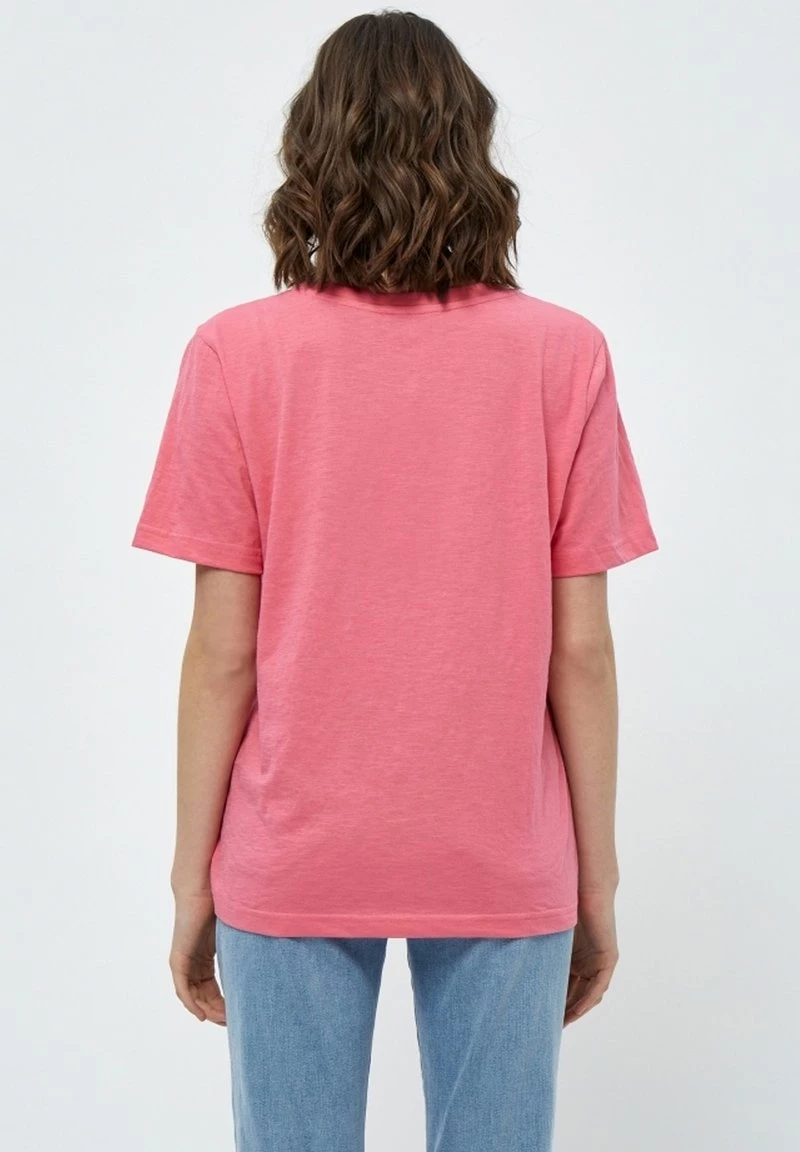 Minus LETI V NECK TEE T Shirt Basique Pink Flamingo Femme 5 Minus LETI V NECK TEE T Shirt Basique Pink Flamingo Femme – Image 3