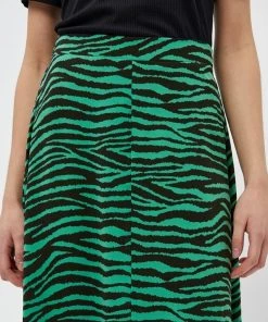Minus Femme EVELYN Jupe Trapèze Apple Green Animal Print 10 Minus Femme EVELYN Jupe Trapèze Apple Green Animal Print -SOLDES D'ÉTÉ - Minus Fashion a0f48c04fec34167bad6a289662a146f