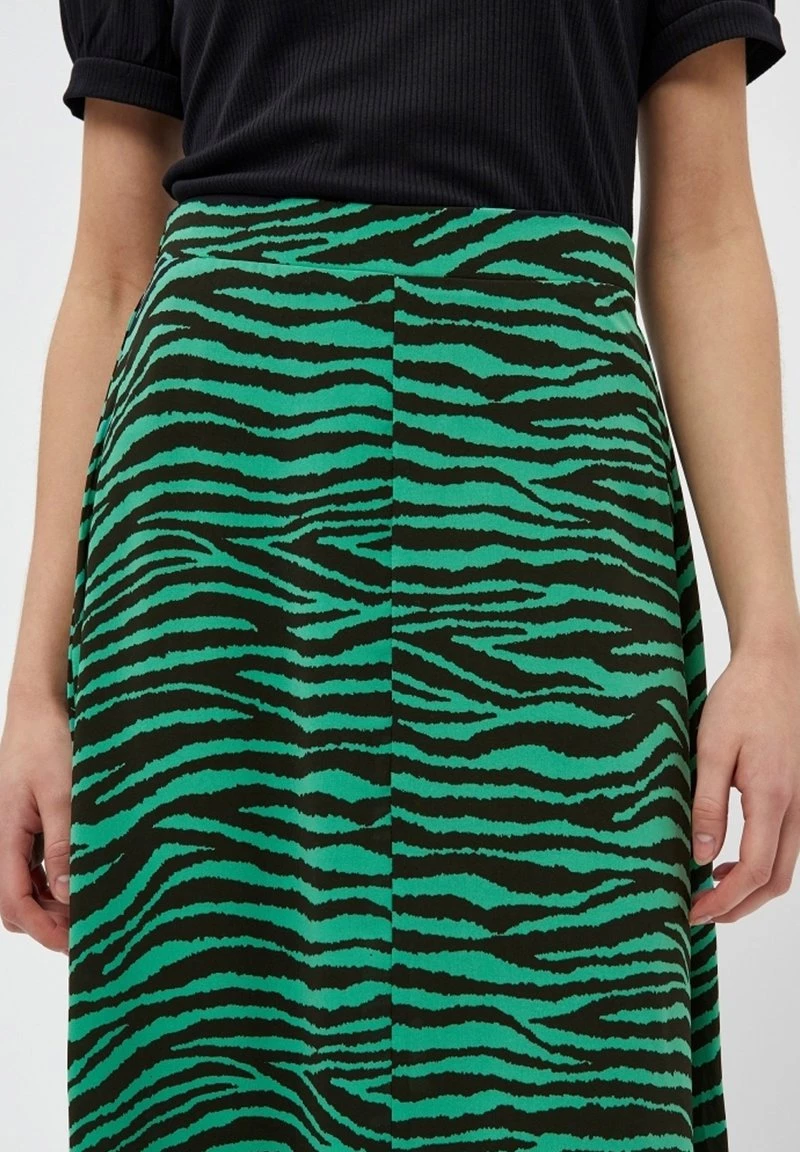 Minus Femme EVELYN Jupe Trapèze Apple Green Animal Print 6 Minus Femme EVELYN Jupe Trapèze Apple Green Animal Print – Image 4