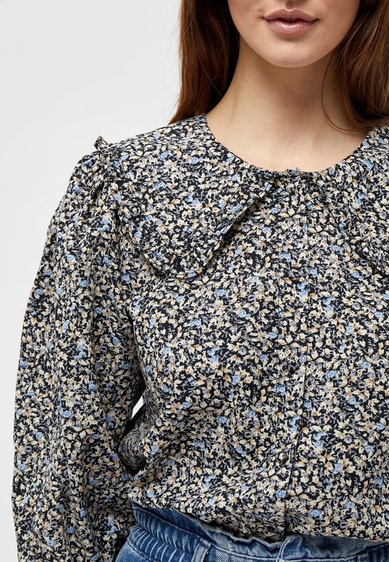 Minus Femme Chemisier Misty Blue Flower Print 6 Minus Femme Chemisier Misty Blue Flower Print – Image 4