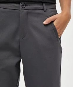 Minus DAYA Chino Dark Grey Femme -SOLDES D'ÉTÉ - Minus Fashion a88daace34f54228a3c5598071a98dca