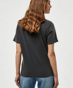 Minus KAYLEE TEE T Shirt Imprimé Black Femme -SOLDES D'ÉTÉ - Minus Fashion aa545c41daf442399d7c846a35b91215