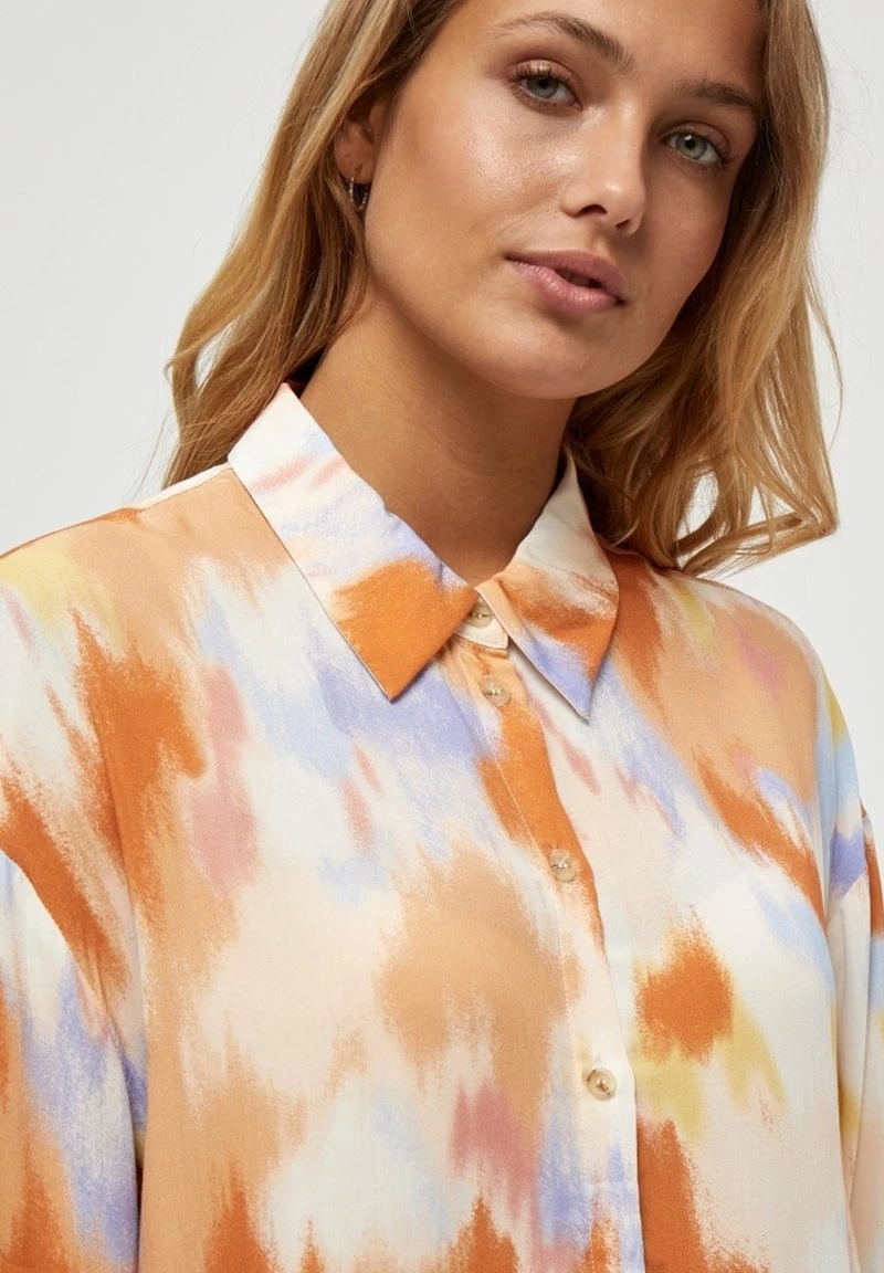 Minus Femme Chemisier Pink Flamingo Tie Dye 6 Minus Femme Chemisier Pink Flamingo Tie Dye – Image 4