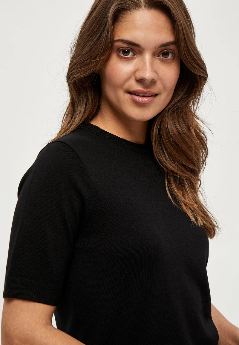 Minus PAMELA T Shirt Basique Black Femme 6 Minus PAMELA T Shirt Basique Black Femme – Image 4