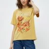 Minus LEMIA T Shirt Imprimé Yellow Straw Femme -SOLDES D'ÉTÉ - Minus Fashion aea2d155e42740b3990740858569ad52