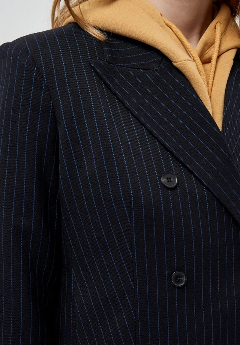 Minus EMBRY Blazer Black Pinstriped Femme 6 Minus EMBRY Blazer Black Pinstriped Femme – Image 4