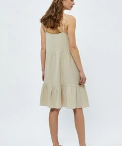 Minus MAVINA Robe De Jour Sand Femme -SOLDES D'ÉTÉ - Minus Fashion bea2d086f36e49c9852140df326cab09